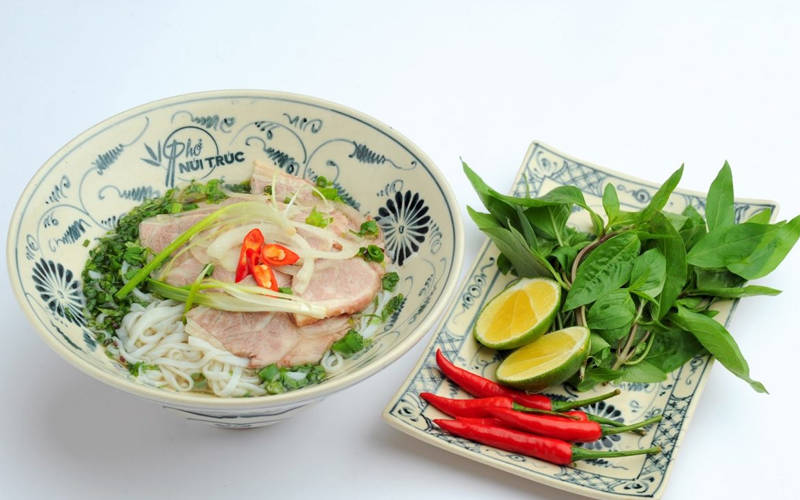 Cách nấu phở bò Việt Nam thơm ngon đậm đà