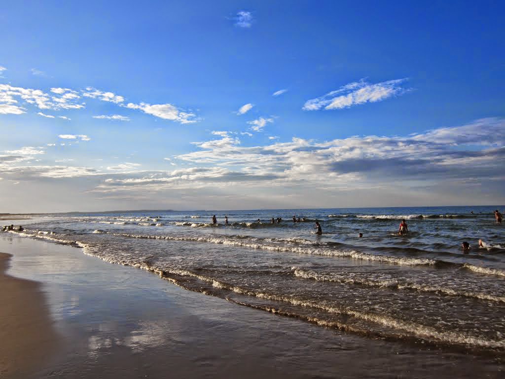 Bãi biển Khe Hai nổi bật với bờ cát trắng mịn trải dài