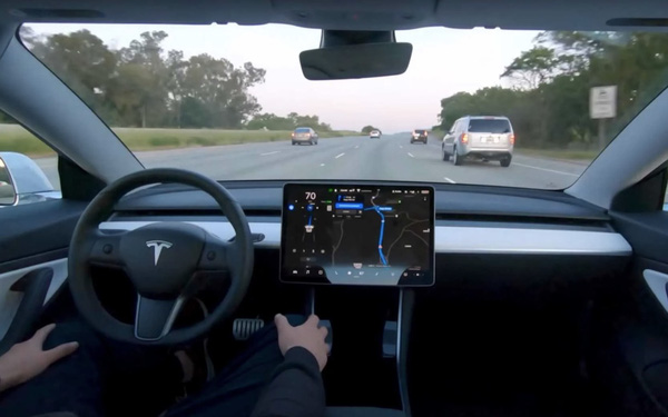 Tesla sẽ nâng cấp hệ thống kiểm soát hành trình cho ôtô điện